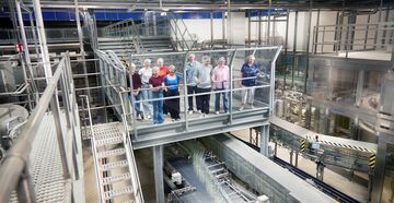 Tag des Mineralwassers – Hassia verstärkt sein Besucherführerteam und erweitert die Zeitfenster für einen Rundgang