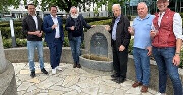 Stadt Bad Vilbel und Hassia eröffnen gemeinsam die Saison der Heilwasser-Trinkbrunnen